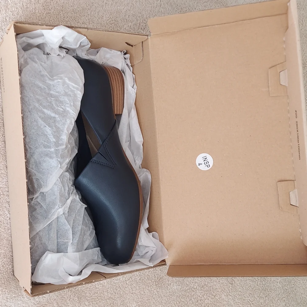 Clarks Juliet Palm Navy Blue Loafers Women's Size 8 Brand New In Box